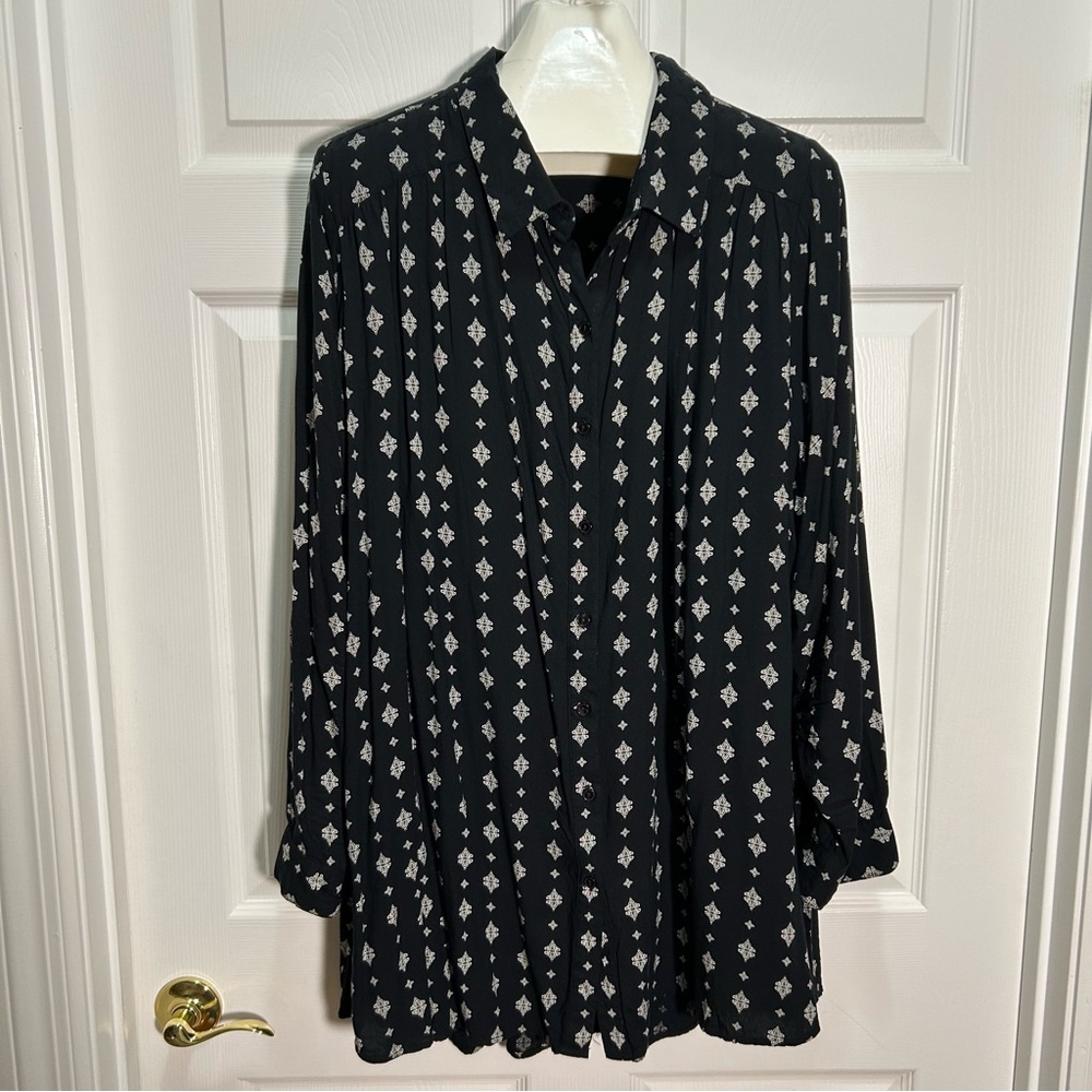 Chelsea Studio Black and White Patterned Button Up Top